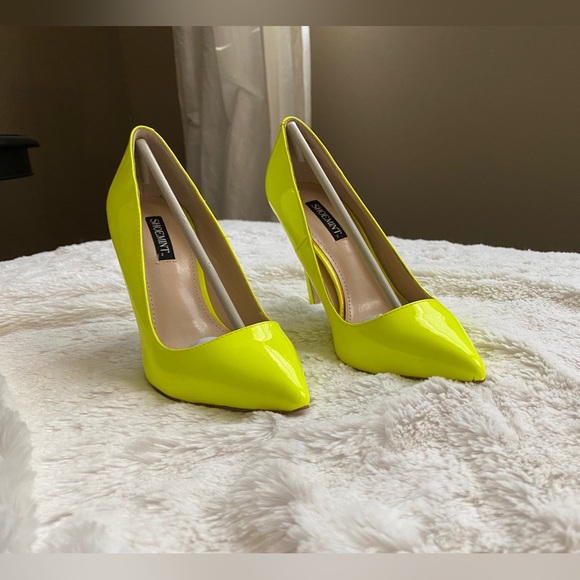 Neon Yellow Shoemint Pumps - Picture 5 of 16
